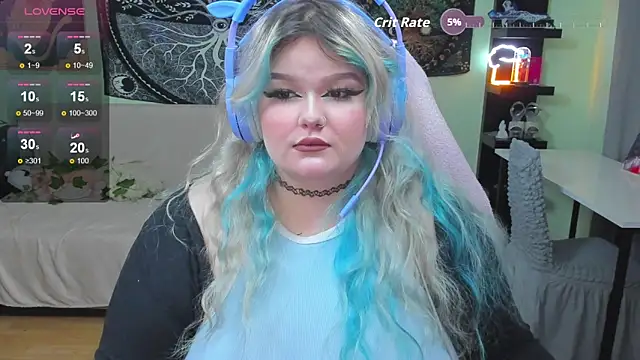 Snapshot of _CandyM1lky_ chatting on November 29, 6:57 am CandyM1lky online show from November 29, 6:57 am