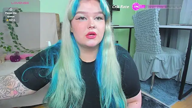 Snapshot of _CandyM1lky_ chatting on October 2, 7:01 am CandyM1lky online show from October 2, 7:01 am