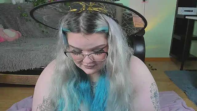 Snapshot of _CandyM1lky_ chatting on October 29, 6:56 am CandyM1lky online show from October 29, 6:56 am