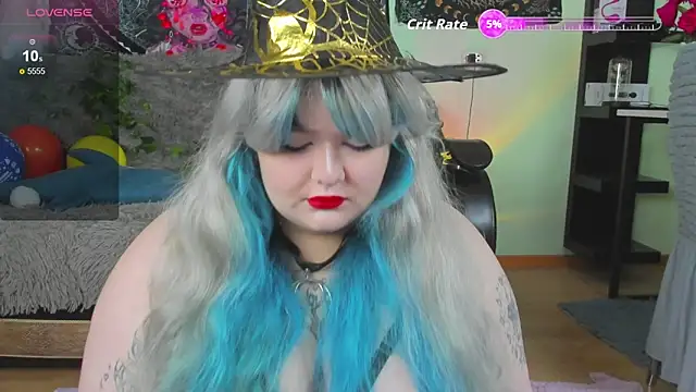 Snapshot of _CandyM1lky_ chatting on October 31, 7:05 am CandyM1lky online show from October 31, 7:05 am