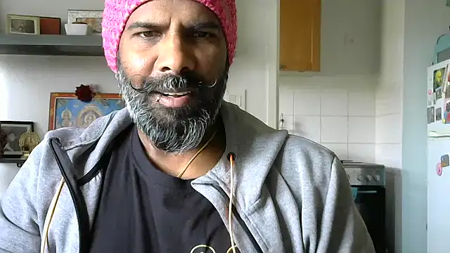 frenchblackc31 online show from May 7, 11:57 am