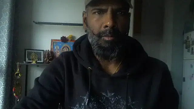 Snapshot of frenchblackc31 chatting on November 8, 8:29 am frenchblackc31 online show from November 8, 8:29 am