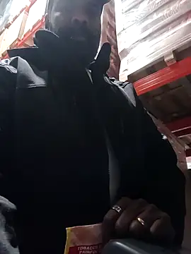 Snapshot of frenchblackc31 chatting on December 15, 9:04 am frenchblackc31 online show from December 15, 9:04 am