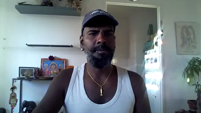 Snapshot of frenchblackc31 chatting on October 15, 4:15 pm frenchblackc31 online show from October 15, 4:15 pm