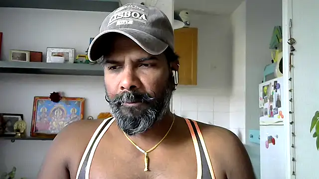 frenchblackc31 online show from May 8, 1:37 pm
