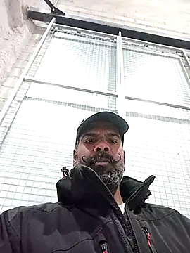 Snapshot of frenchblackc31 chatting on December 5, 3:32 pm frenchblackc31 online show from December 5, 3:32 pm