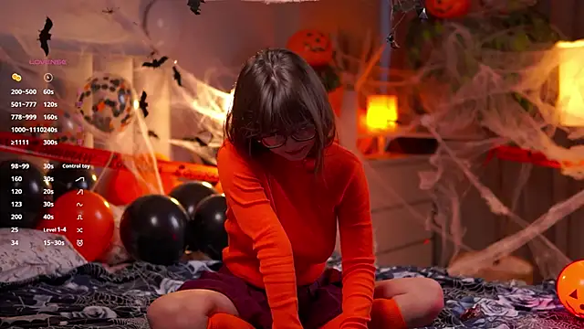 Julia PR0 online show from October 31, 6:32 am