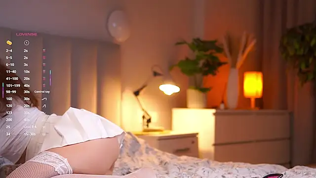 Julia PR0 online show from December 4, 5:06 am