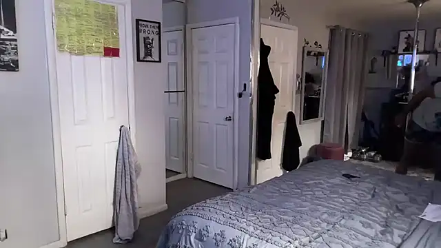 sexyred77713 online show from February 20, 9:17 pm