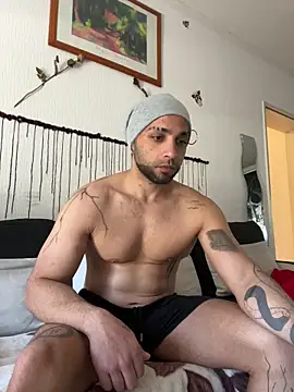 Snapshot of 1Richrichard1 chatting on May 1, 11:15 am 1Richrichard1 online show from May 1, 11:15 am