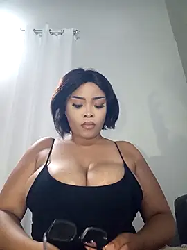 MadamPinky online show from February 3, 8:03 pm