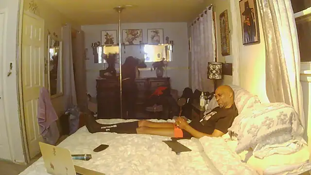 Snapshot of blaqmagiq72 chatting on February 7, 10:01 am blaqmagiq72 online show from February 7, 10:01 am