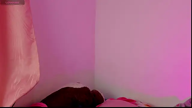 Alanaloiiss  online show from March 6, 3:56 am