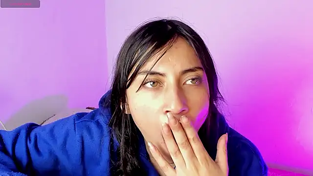 Alanaloiiss  online show from March 11, 3:28 pm