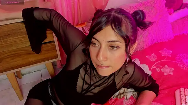 Alanaloiiss  online show from June 4, 8:57 pm