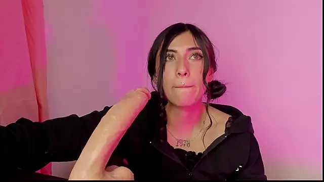 Alanaloiiss  online show from March 4, 2:30 am