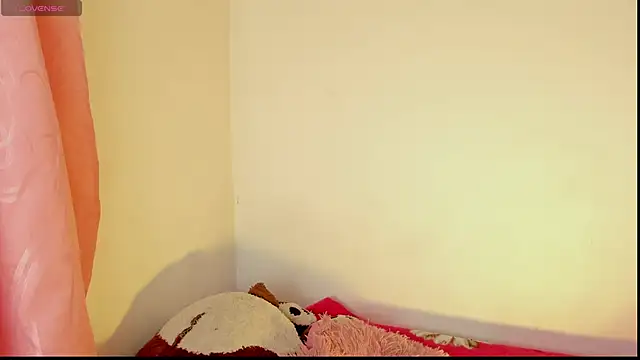 Alanaloiiss  online show from March 8, 12:05 am