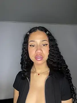 jadee8 online show from April 2, 4:30 am