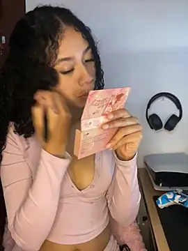 jadee8 online show from March 7, 5:40 pm