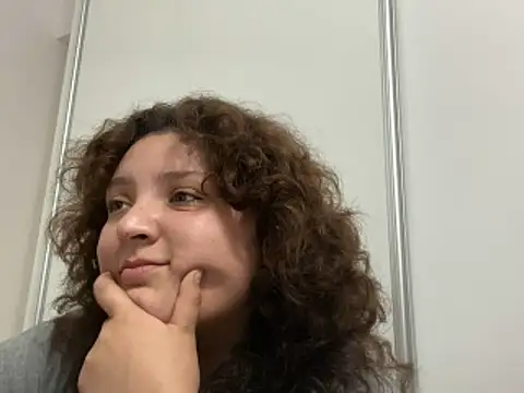 Snapshot of Solangerulo_ chatting on February 15, 5:19 am Solangerulo online show from February 15, 5:19 am