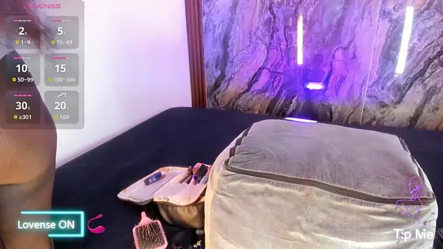 Snapshot of MiiaaCollinss chatting on December 4, 4:06 pm MiiaaCollinss online show from December 4, 4:06 pm