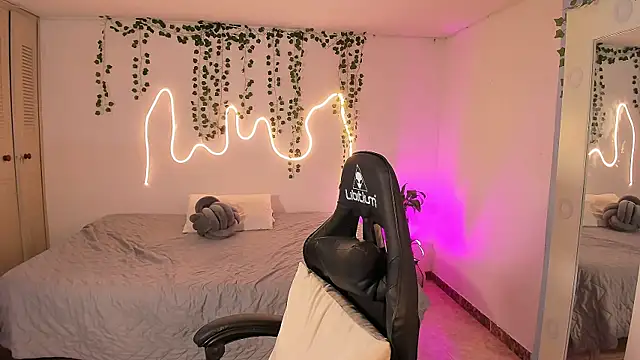 sara doll77 online show from November 14, 9:29 pm