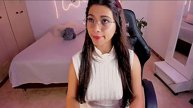 sara doll77 online show from October 8, 9:15 pm