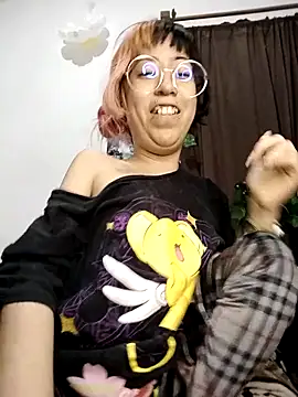 Snapshot of YukiRam chatting on December 15, 4:40 am YukiRam online show from December 15, 4:40 am