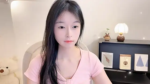 Snapshot of Onechestnut chatting on November 12, 10:30 am Onechestnut online show from November 12, 10:30 am