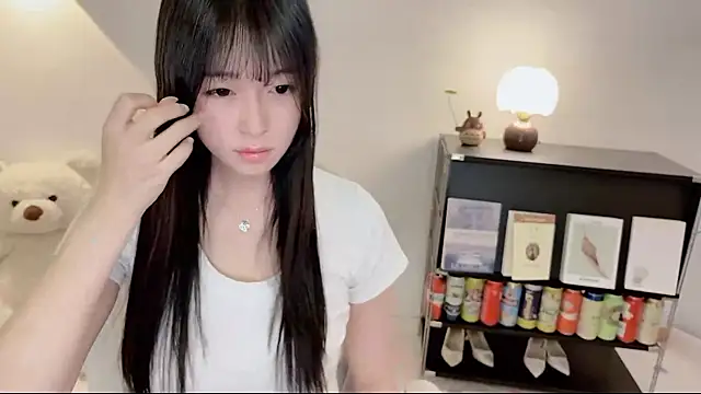 Snapshot of Onechestnut chatting on June 17, 3:39 am Onechestnut online show from June 17, 3:39 am