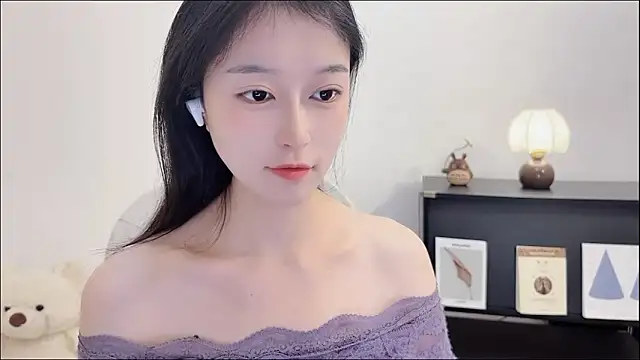 Snapshot of Onechestnut chatting on October 23, 12:26 pm Onechestnut online show from October 23, 12:26 pm