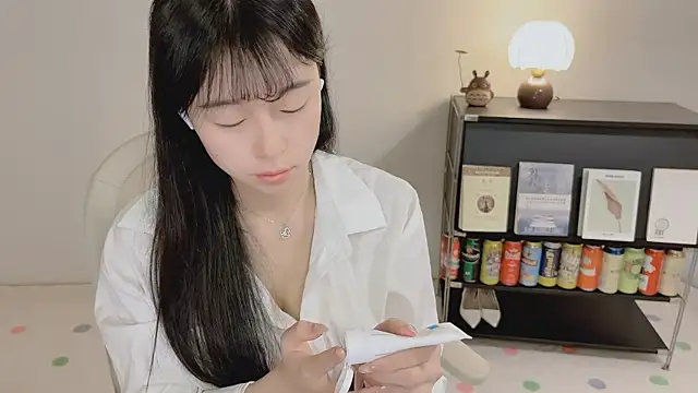 Onechestnut online show from May 21, 5:27 am