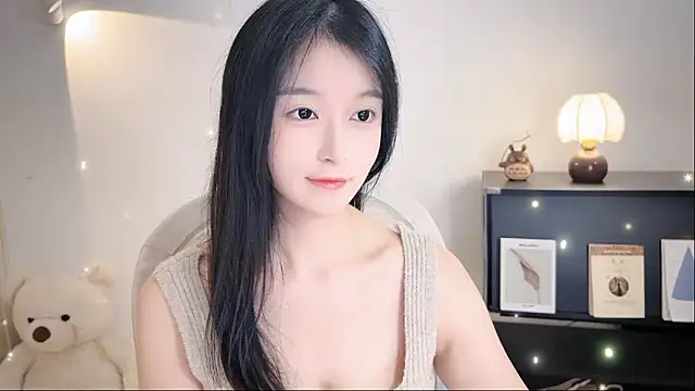 Snapshot of Onechestnut chatting on November 8, 1:47 pm Onechestnut online show from November 8, 1:47 pm