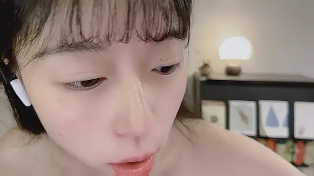Onechestnut online show from May 17, 3:50 am