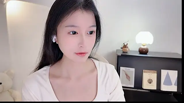 Snapshot of Onechestnut chatting on October 28, 6:23 am Onechestnut online show from October 28, 6:23 am