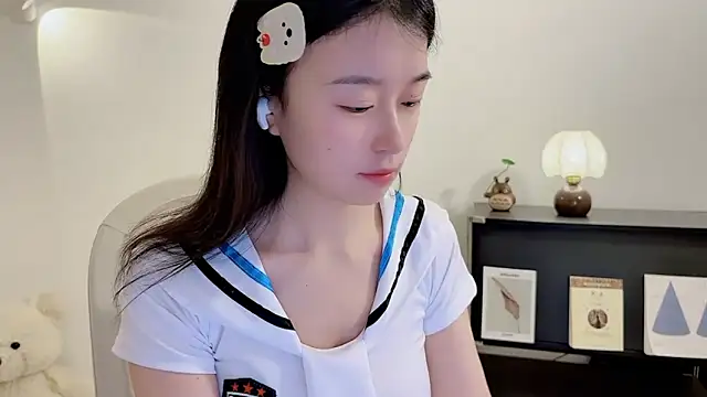 Snapshot of Onechestnut chatting on November 24, 6:13 am Onechestnut online show from November 24, 6:13 am