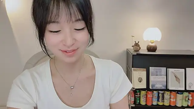 Snapshot of Onechestnut chatting on May 30, 9:37 am Onechestnut online show from May 30, 9:37 am