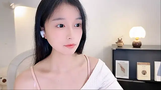 Snapshot of Onechestnut chatting on November 2, 5:34 am Onechestnut online show from November 2, 5:34 am