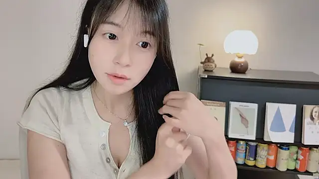 Onechestnut online show from May 11, 2:45 pm