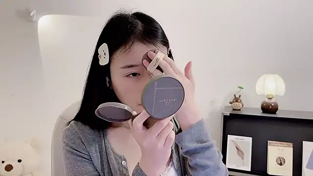 Snapshot of Onechestnut chatting on November 23, 7:07 am Onechestnut online show from November 23, 7:07 am