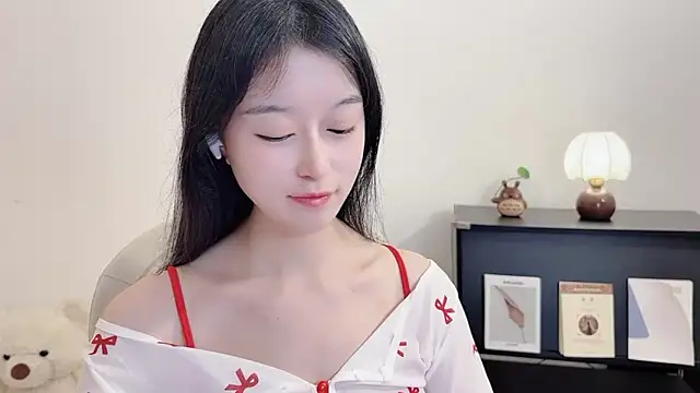 Snapshot of Onechestnut chatting on October 15, 1:30 pm Onechestnut online show from October 15, 1:30 pm