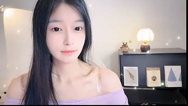 Snapshot of Onechestnut chatting on November 9, 6:17 am Onechestnut online show from November 9, 6:17 am