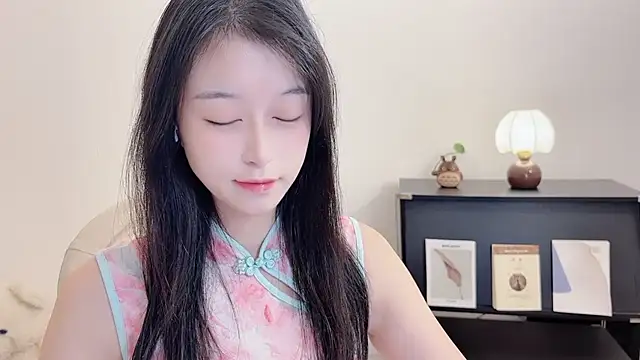 Snapshot of Onechestnut chatting on October 16, 6:10 am Onechestnut online show from October 16, 6:10 am