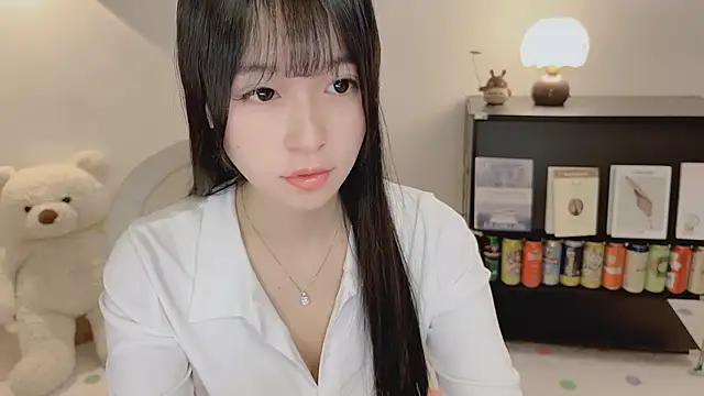 Snapshot of Onechestnut chatting on June 5, 3:33 am Onechestnut online show from June 5, 3:33 am