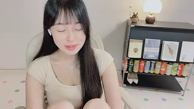 Onechestnut online show from May 20, 5:37 am