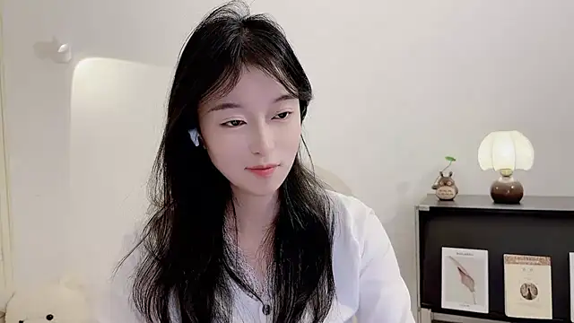 Snapshot of Onechestnut chatting on November 18, 6:17 am Onechestnut online show from November 18, 6:17 am