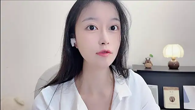 Snapshot of Onechestnut chatting on October 17, 6:17 am Onechestnut online show from October 17, 6:17 am