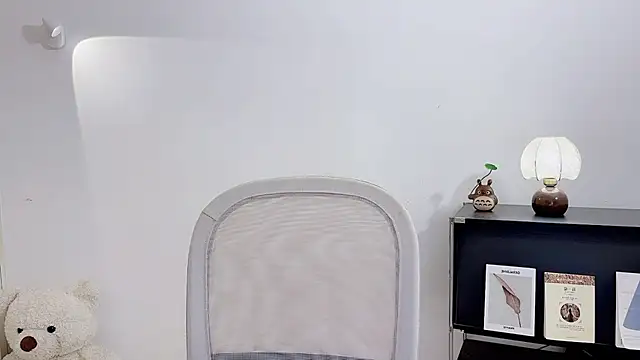 Snapshot of Onechestnut chatting on November 16, 6:18 am Onechestnut online show from November 16, 6:18 am