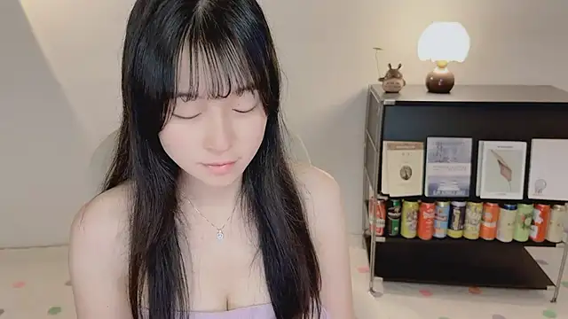 Snapshot of Onechestnut chatting on May 26, 8:56 am Onechestnut online show from May 26, 8:56 am