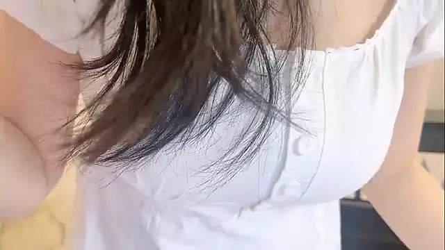 Snapshot of Onechestnut chatting on November 13, 5:44 am Onechestnut online show from November 13, 5:44 am